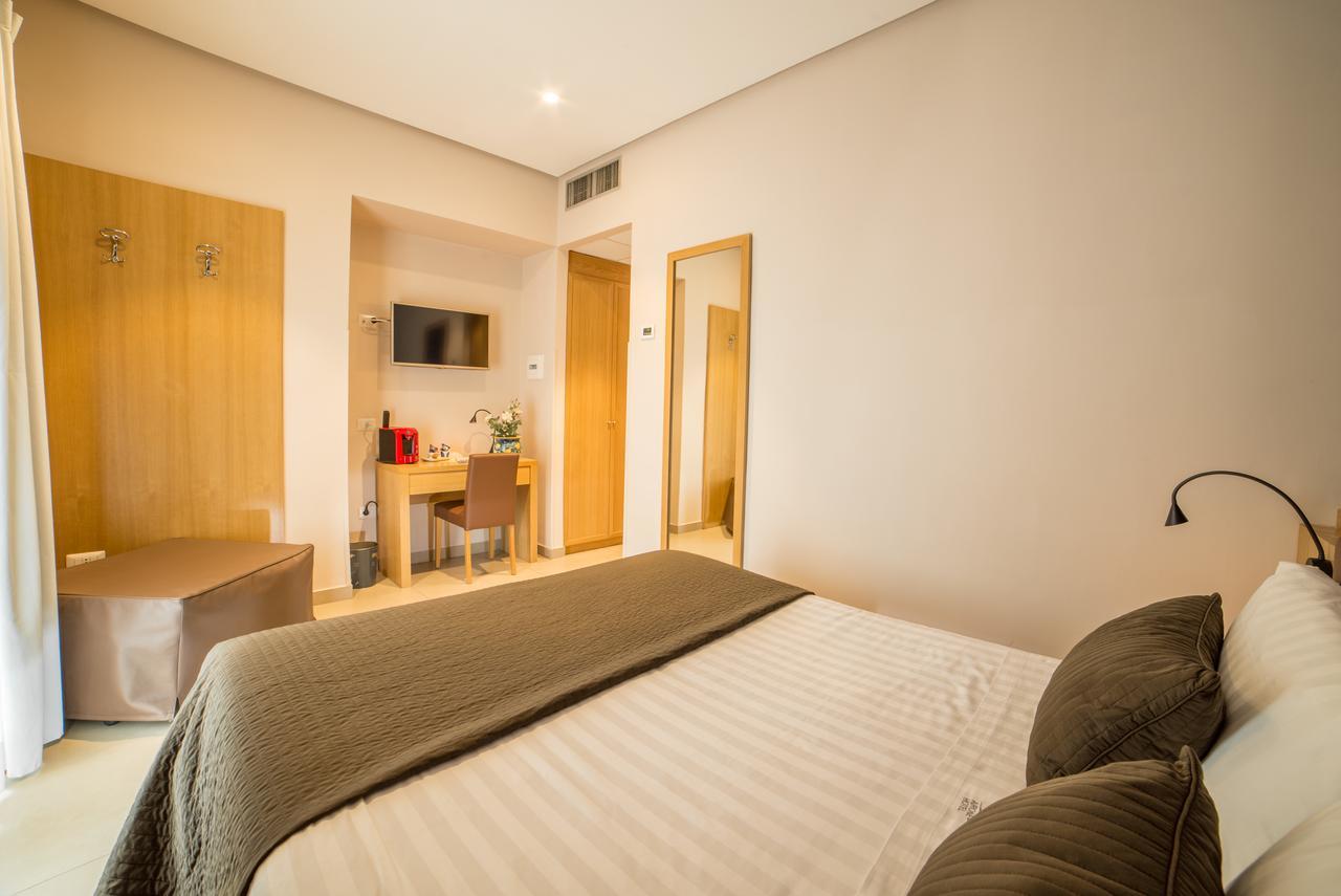 Airone 3* Naples